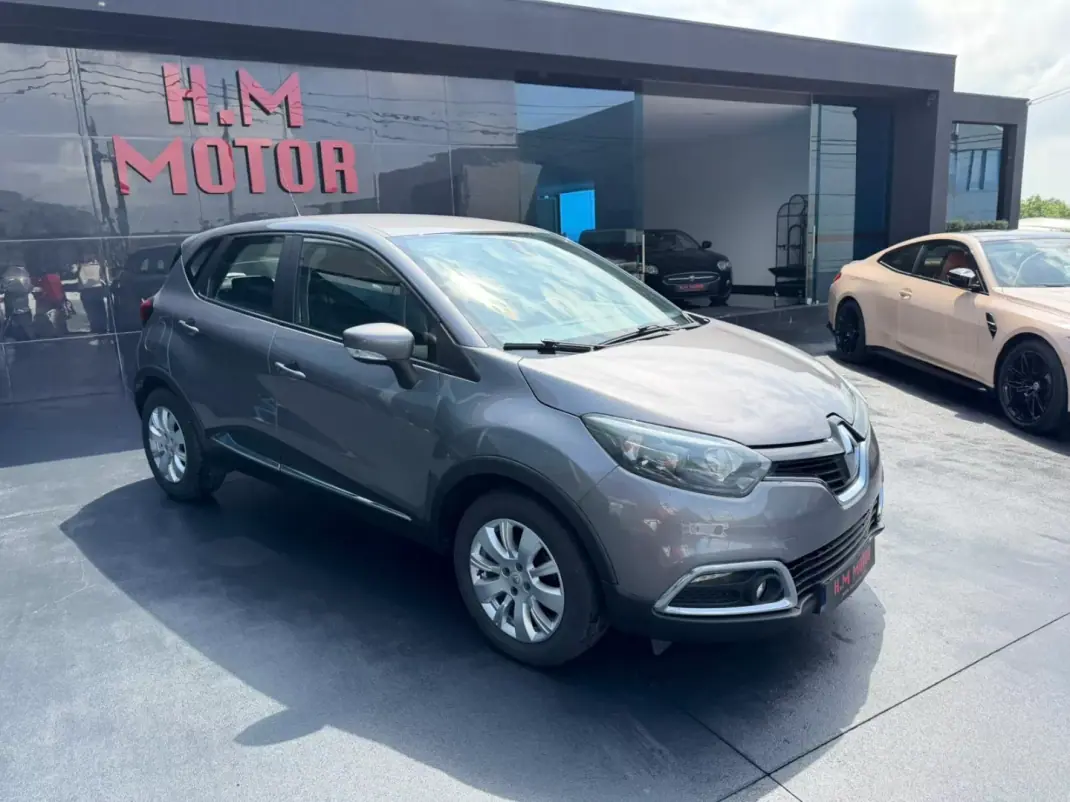 Renault Captur 2015 - 12900 EUR, 154000 km - AUTO.MOTO.pt - 154000km - foto 2 de 11