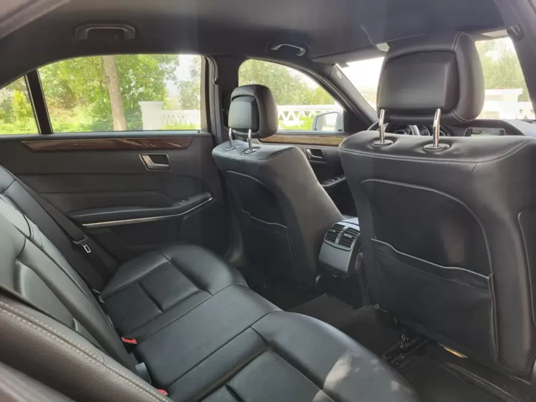 Mercedes-Benz E 200 2014 - 18900 EUR, 147135 km - AUTO.MOTO.pt - 147135km - foto 16 de 20