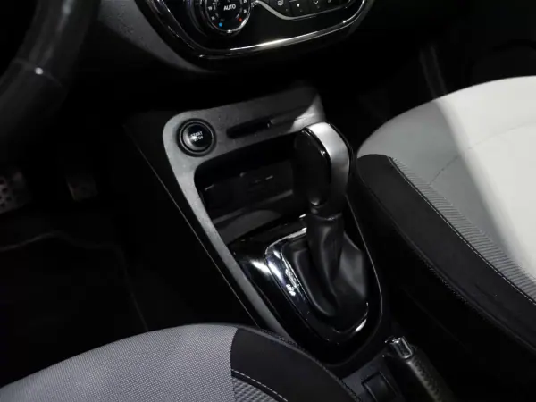 Renault Captur 2016 - 13990 EUR, 109000 km - AUTO.MOTO.pt - 109000km - foto 17 de 36
