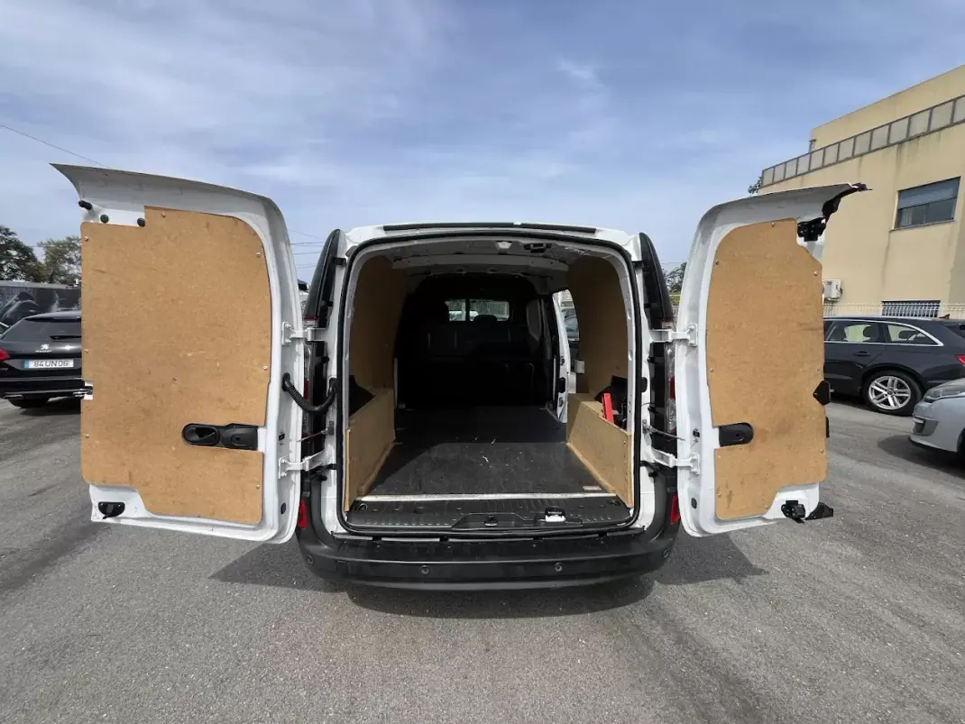 Renault Kangoo 1.5 DCi Maxi 2021 - 13250 EUR, 125000 km - AUTO.MOTO.pt - 125000km - foto 29 de 39