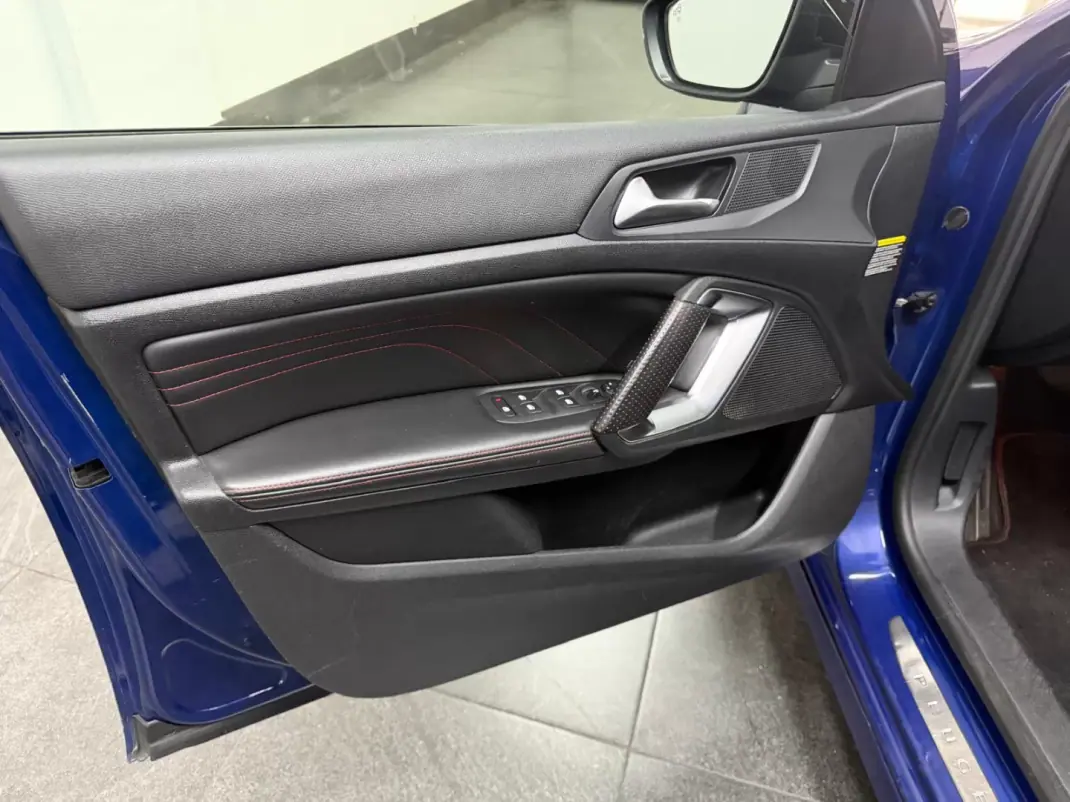 Peugeot 308 SW 2015 - 9990 EUR, 166000 km - AUTO.MOTO.pt - 166000km - foto 15 de 21