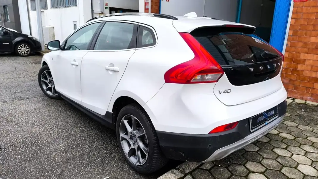 Volvo V40 2014 - 11900 EUR, 205000 km - AUTO.MOTO.pt - 205000km - foto 6 de 20