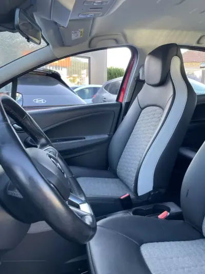 Renault Zoe 2020 - 15250 EUR, 74811 km - AUTO.MOTO.pt - 74811km - foto 36 de 38