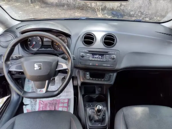 SEAT Ibiza 2014 - 12250 EUR, 200000 km - AUTO.MOTO.pt - 200000km - foto 18 de 26