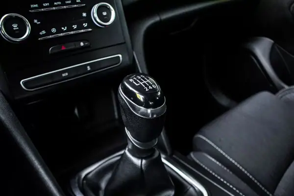 Renault Mégane 2019 - 9870 EUR, 301536 km - AUTO.MOTO.pt - 301536km - foto 19 de 38