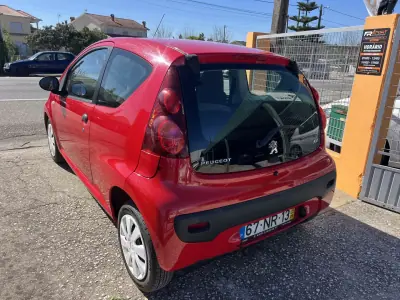 Peugeot 107 2013 - 5900 EUR, 101788 km - AUTO.MOTO.pt - 101788km - foto 8 de 9