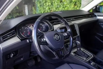 Volkswagen Passat Variant 2019 - 17900 EUR, 229000 km - AUTO.MOTO.pt - 229000km - foto 11 de 17
