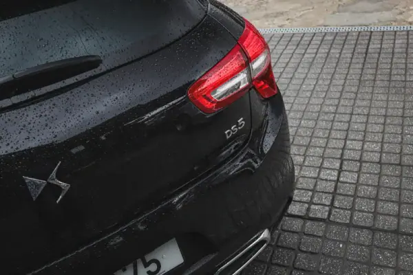 DS DS5 2018 - 16550 EUR, 136800 km - AUTO.MOTO.pt - 136800km - foto 16 de 23