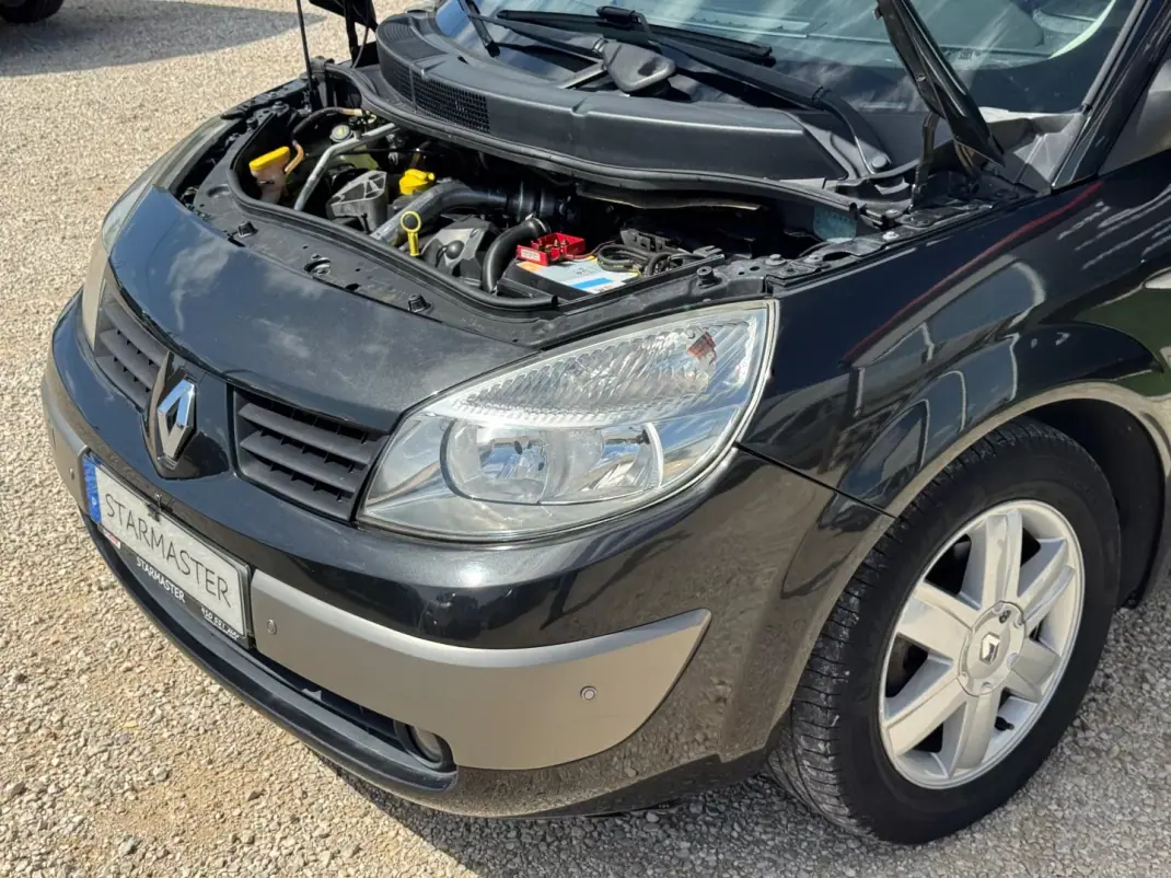Renault Scénic 2004 - 4350 EUR, 241305 km - AUTO.MOTO.pt - 241305km - foto 9 de 18