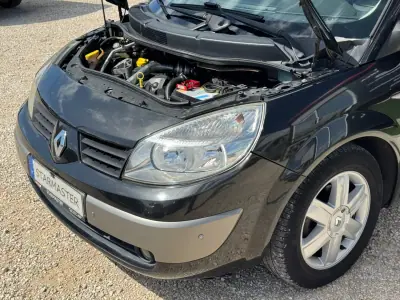 Renault Scénic 2004 - 4350 EUR, 241305 km - AUTO.MOTO.pt - 241305km - foto 9 de 18
