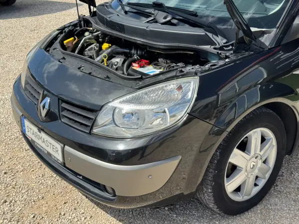 Renault Scénic 2004 - 4350 EUR, 241305 km - AUTO.MOTO.pt - 241305km - foto 9 de 18