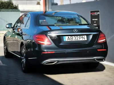 Mercedes-Benz E 300 2020 — foto 2 de 3