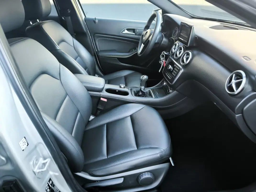 Mercedes-Benz A 160 2014 - 15950 EUR, 64000 km - AUTO.MOTO.pt - 64000km - foto 19 de 34