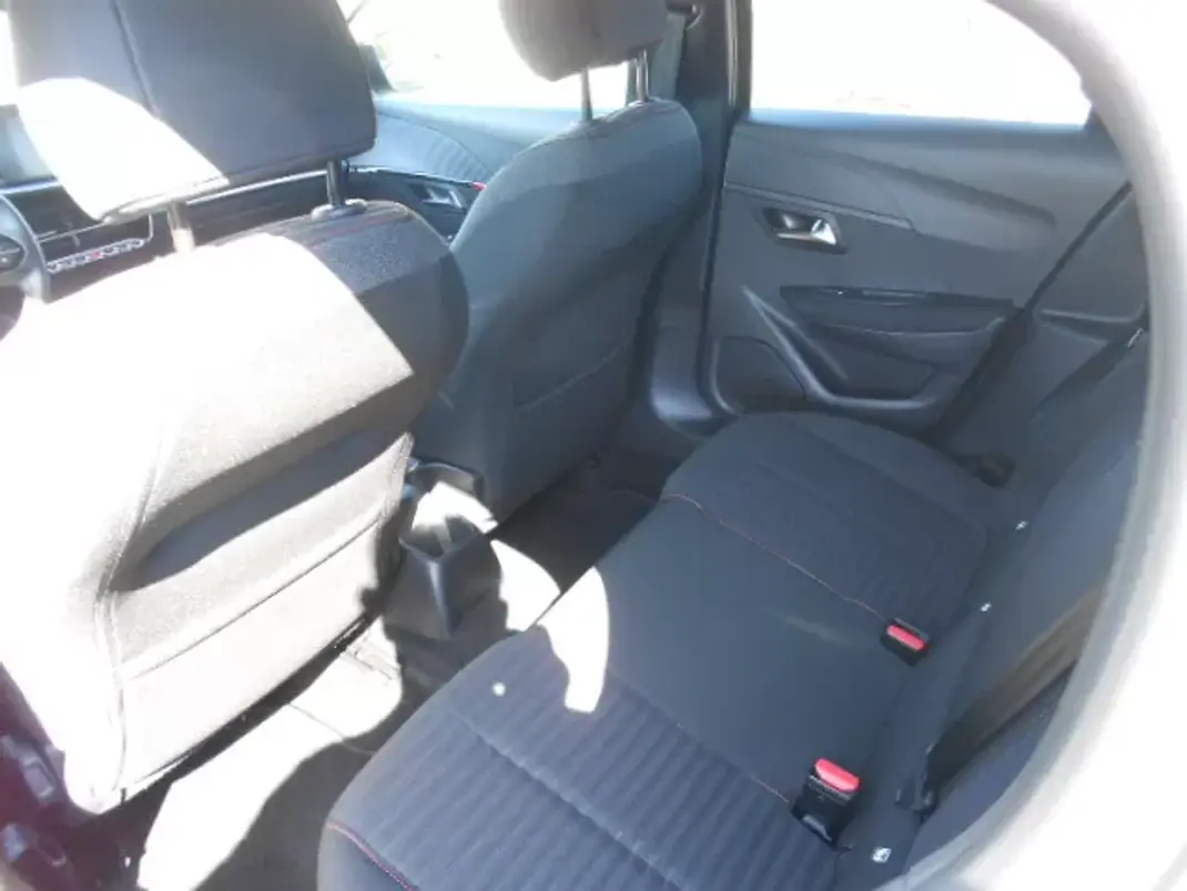 Peugeot 208 2024 - 15900 EUR, 24980 km - 24980km - foto 7 de 13