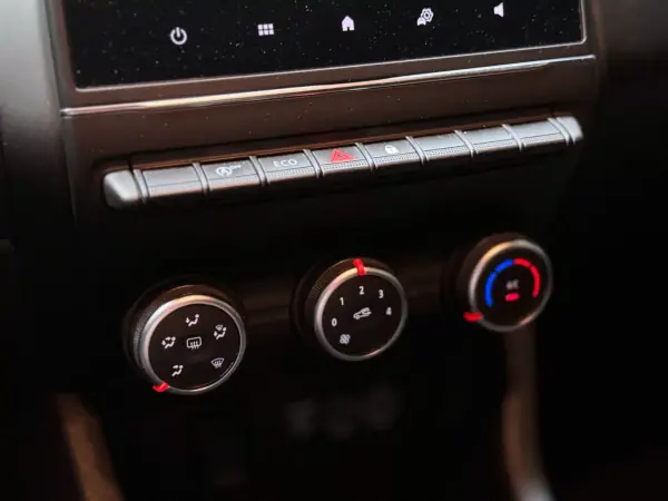 Renault Clio 2023 - 14990 EUR, 110600 km - AUTO.MOTO.pt - 110600km - foto 15 de 22