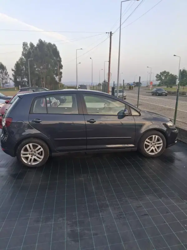 Volkswagen Golf Plus 2008 - 95 EUR, 202113 km - AUTO.MOTO.pt - 202113km - foto 3 de 9