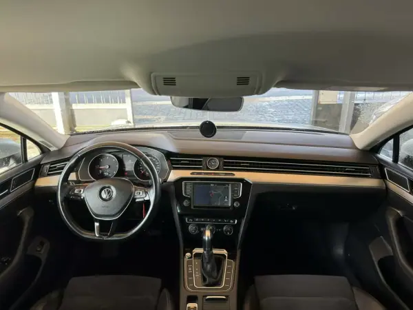 Volkswagen Passat Variant 2015 - 13950 EUR, 242286 km - AUTO.MOTO.pt - 242286km - foto 17 de 36