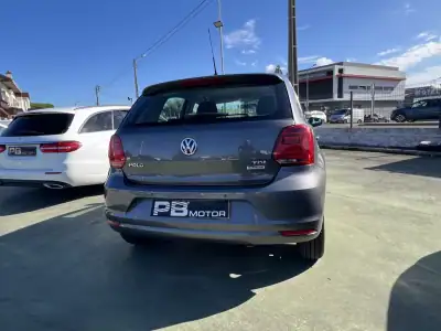 Volkswagen Polo 2017 - 12990 EUR, 99650 km - AUTO.MOTO.pt - 99650km - foto 6 de 14