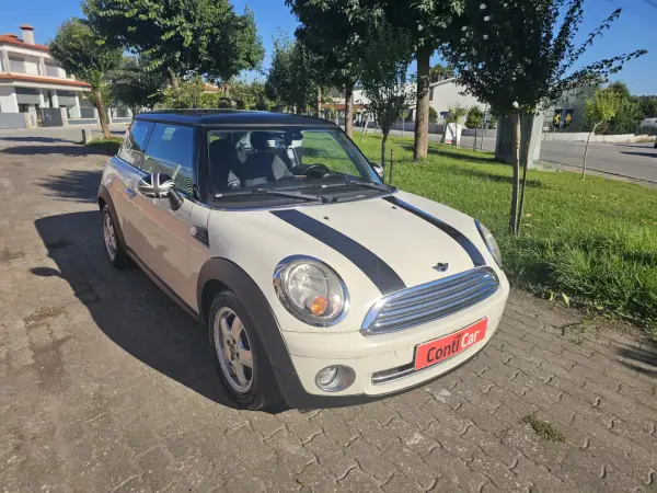 MINI One One 2009 Gasolina — 164 320 km MINI One One 2009 Gasolina