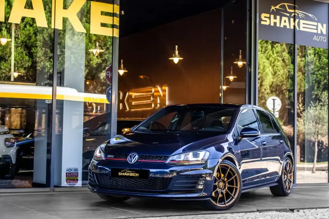 Volkswagen Golf 2015 - 24990 EUR, 83192 km - AUTO.MOTO.pt - 83192km - foto 1 de 45