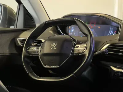 Peugeot 3008 2019 - 12990 EUR, 115000 km - AUTO.MOTO.pt - 115000km - foto 17 de 43
