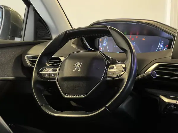 Peugeot 3008 2019 - 12990 EUR, 115000 km - AUTO.MOTO.pt - 115000km - foto 17 de 43