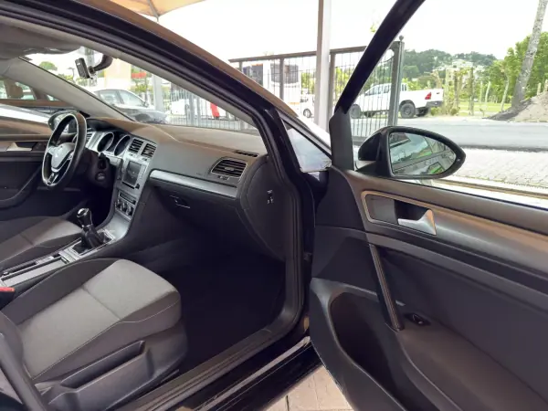 Volkswagen Golf 2015 - 12500 EUR, 195718 km - AUTO.MOTO.pt - 195718km - foto 27 de 27