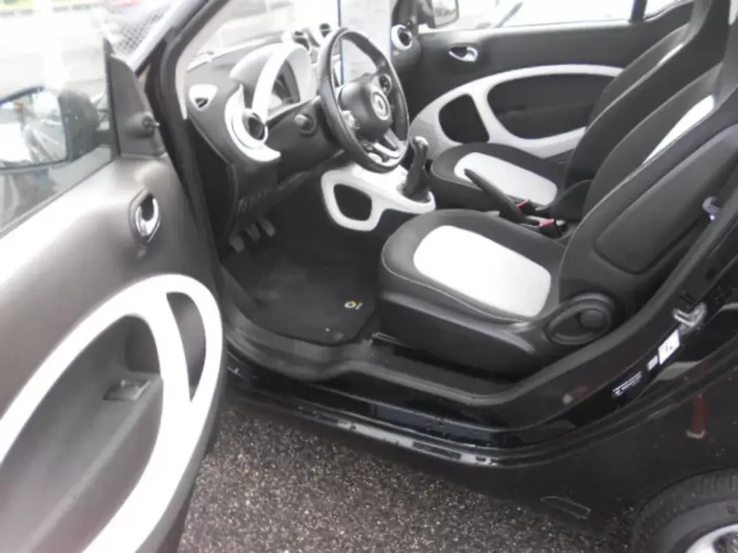 Smart ForFour 2015 - 8750 EUR, 84129 km - AUTO.MOTO.pt - 84129km - foto 8 de 12