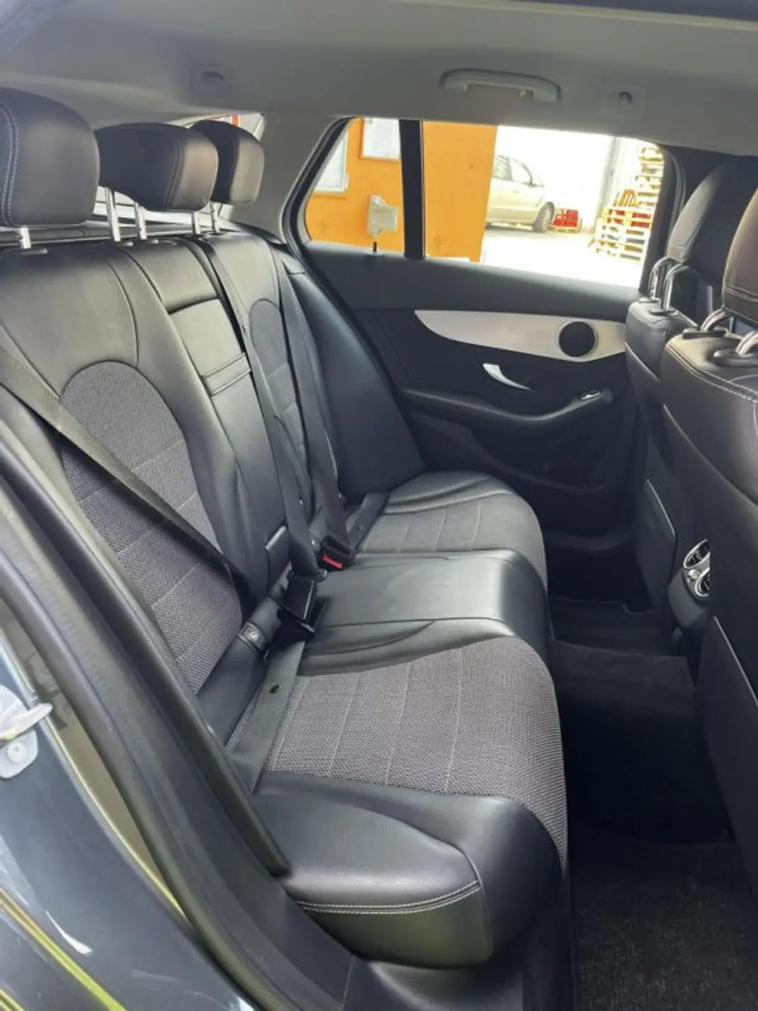 Mercedes-Benz C 300 2020 - 34900 EUR, 159000 km - AUTO.MOTO.pt - 159000km - foto 21 de 27