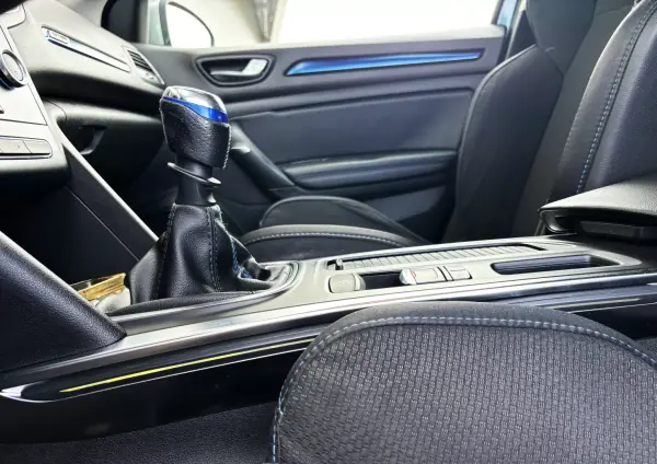 Renault Mégane Sport Tourer 2017 - 13990 EUR, 115000 km - AUTO.MOTO.pt - 115000km - foto 38 de 43