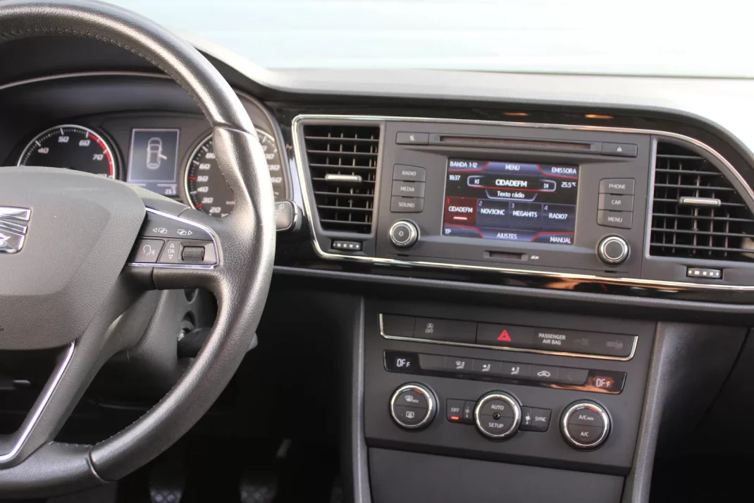 SEAT Leon 2013 - 10250 EUR, 184867 km - AUTO.MOTO.pt - 184867km - foto 9 de 16