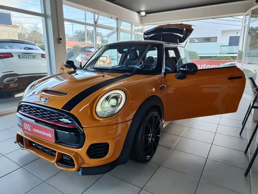 MINI John Cooper Works 2015 - 21500 EUR, 91950 km - AUTO.MOTO.pt - 91950km - foto 21 de 38