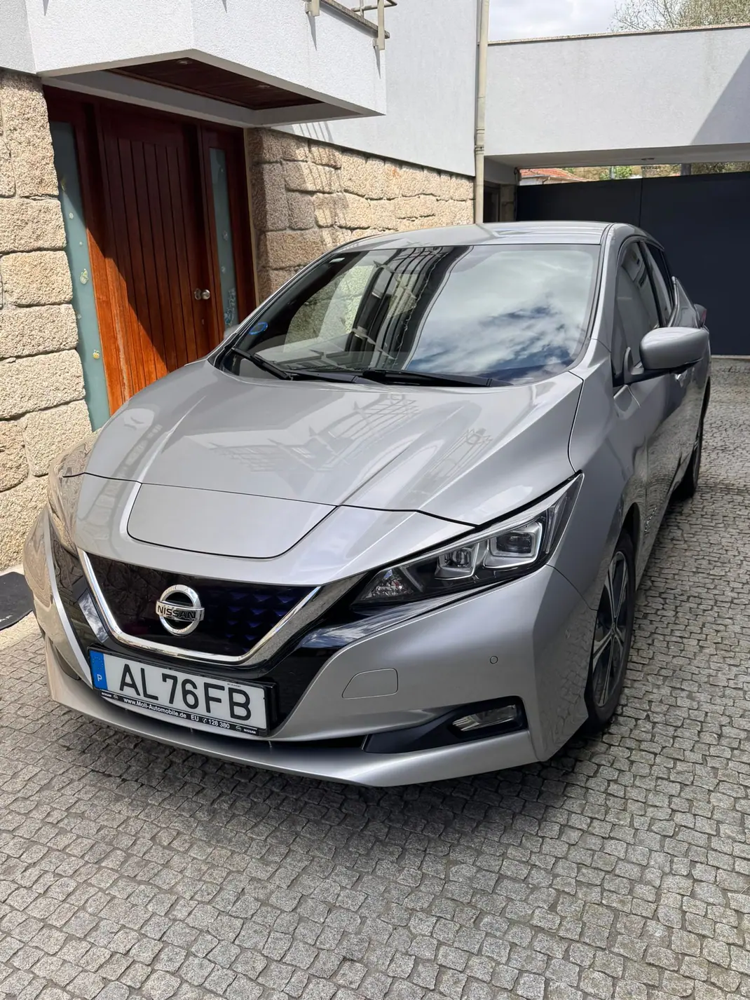 Nissan Leaf 2021 - 11000 EUR, 150000 km - AUTO.MOTO.pt - 150000km - foto 2 de 8