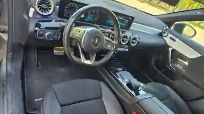 Mercedes-Benz CLA 180 2021 - 25000 EUR, 144000 km - AUTO.MOTO.pt - 144000km - foto 8 de 10
