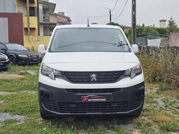 Peugeot Partner 3 lugares Longa 2021 - 10999 EUR, 140000 km - AUTO.MOTO.pt - 140000km - foto 2 de 14