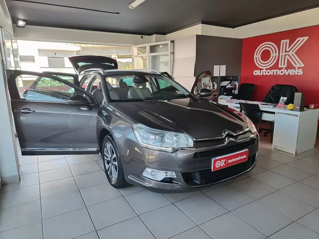 Citroën C5 Tourer 2017 - 9500 EUR, 248400 km - AUTO.MOTO.pt - 248400km - foto 19 de 38