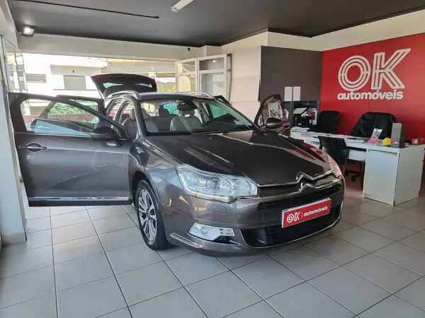 Citroën C5 Tourer 2017 - 9500 EUR, 248400 km - AUTO.MOTO.pt - 248400km - foto 19 de 38