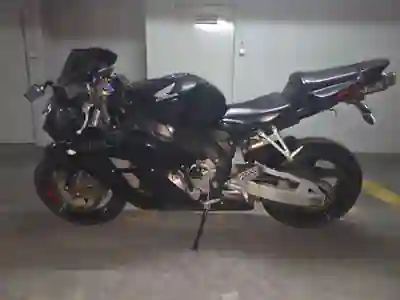 Honda CBR 1000RR 2004 - 7500 EUR, 66693 km - foto 2 de 9