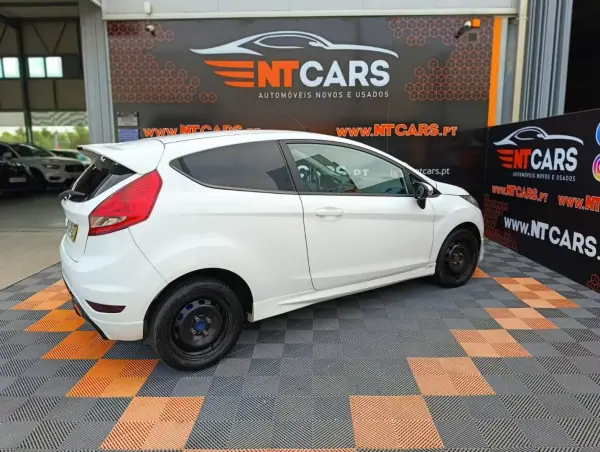 Ford Fiesta 1.4 TDCI 2010 - 3900 EUR, 261197 km - AUTO.MOTO.pt - 261197km - foto 2 de 18