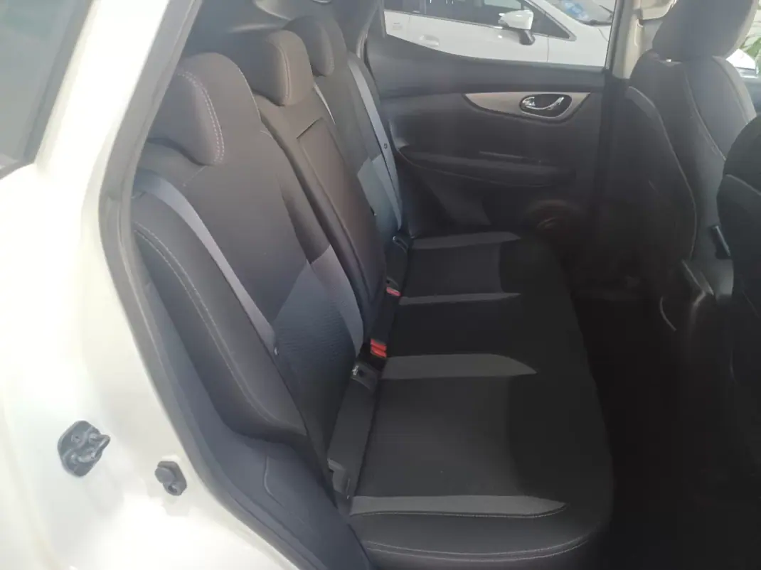 Nissan Qashqai 2018 - 17900 EUR, 54008 km - 54008km - foto 26 de 39