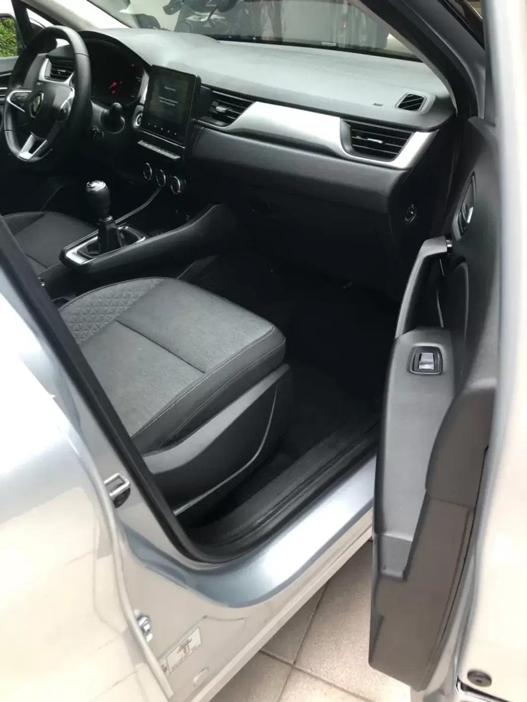 Renault Captur 2023 - 16900 EUR, 51000 km - AUTO.MOTO.pt - 51000km - foto 25 de 31