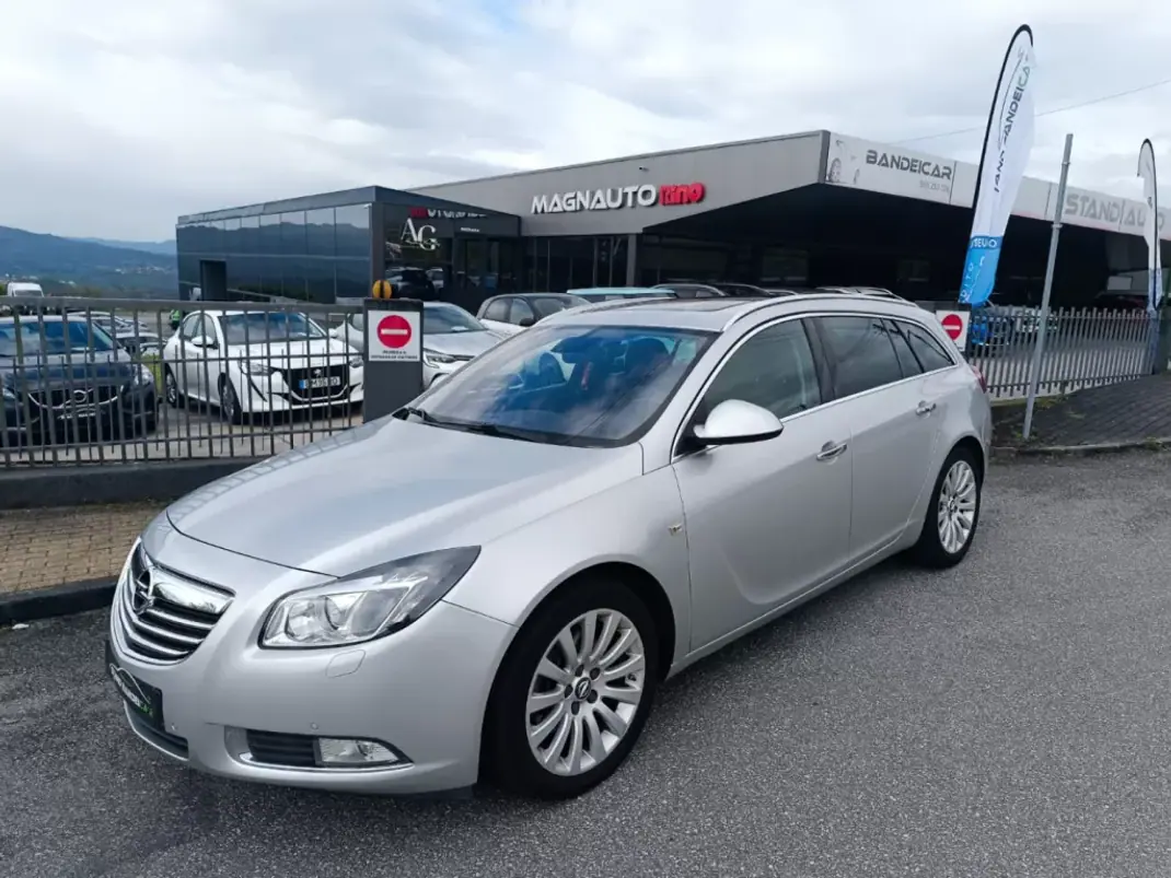 Opel Insignia Sports Tourer 2009 - 7500 EUR, 266000 km - AUTO.MOTO.pt - 266000km - foto 4 de 24