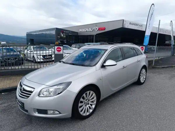 Opel Insignia Sports Tourer 2009 - 7500 EUR, 266000 km - AUTO.MOTO.pt - 266000km - foto 4 de 24