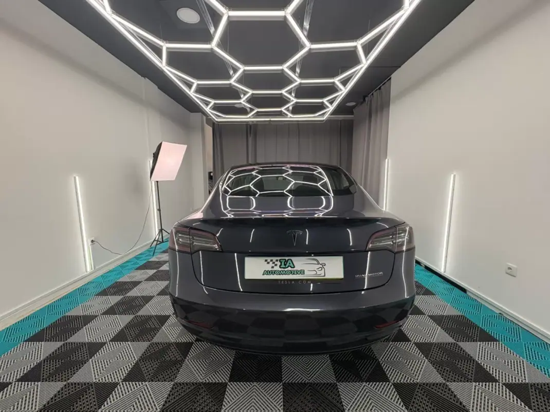 Tesla Model 3 2019 - 24500 EUR, 118000 km - AUTO.MOTO.pt - 118000km - foto 6 de 19