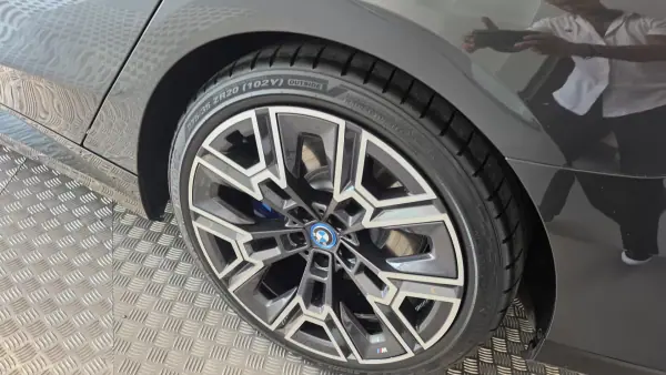 BMW i5 2025 - 56750 EUR, 43090 km - 43090km - foto 35 de 64