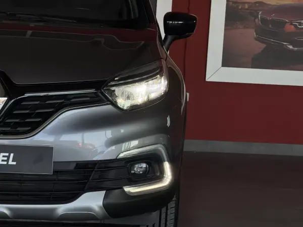 Renault Captur 2017 - 15990 EUR, 80345 km - AUTO.MOTO.pt - 80345km - foto 4 de 21