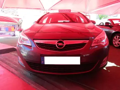 Opel Astra Sports Tourer 2012 - 6479 EUR, 245329 km - 245329km - foto 2 de 14