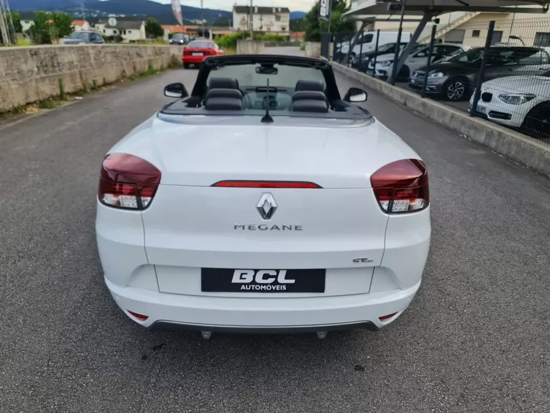 Renault Mégane Cabrio 2015 - 14990 EUR, 195000 km - AUTO.MOTO.pt - 195000km - foto 18 de 43