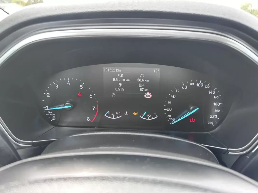 Ford Focus 2018 - 10900 EUR, 100000 km - AUTO.MOTO.pt - 100000km - foto 27 de 56