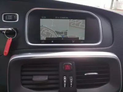 Volvo V40 Cross Country 2014 - 13950 EUR, 143620 km - AUTO.MOTO.pt - 143620km - foto 8 de 19
